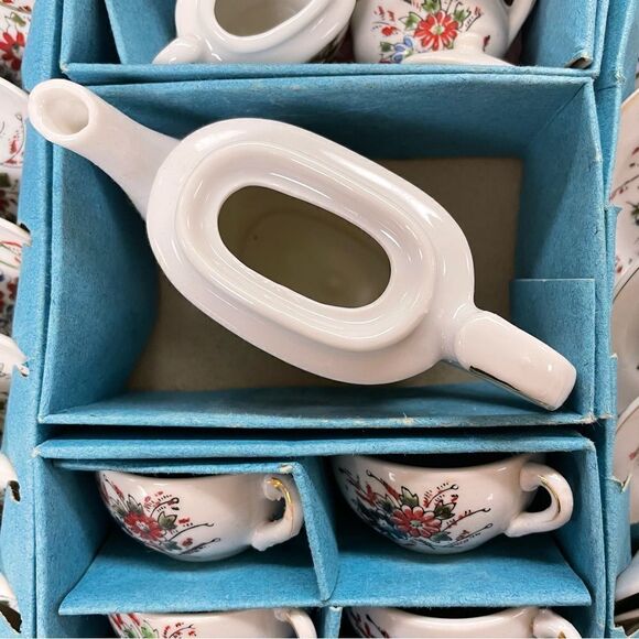 Vintage Jaymar Floral Porcelain Tea Set - Picture 11 of 16